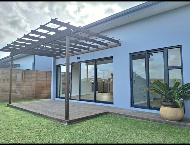 2 BEDROOM TOWNHOUSE FOR SALE IN SALT ROCK